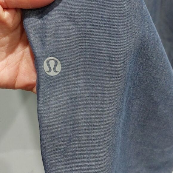 Lululemon Pants Woman’s Size 6 Om Commuter Denim Blue Cropped - Picture 3 of 3